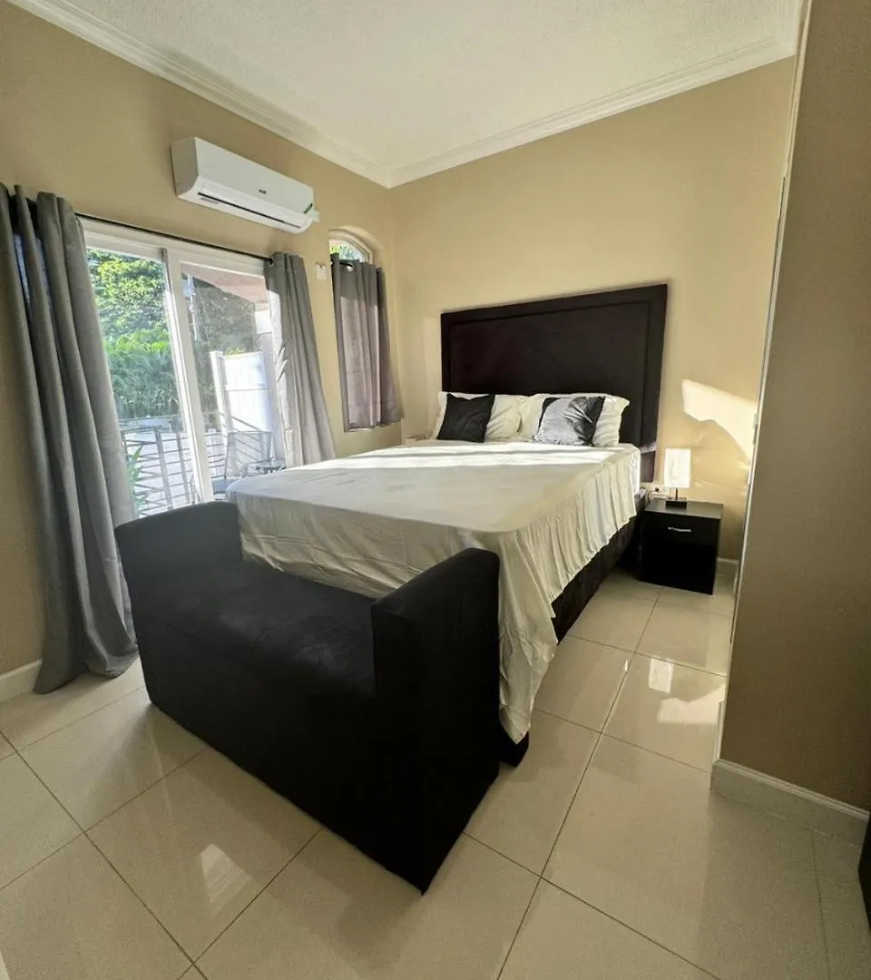 Apartment Ramzie'S Place Kingston